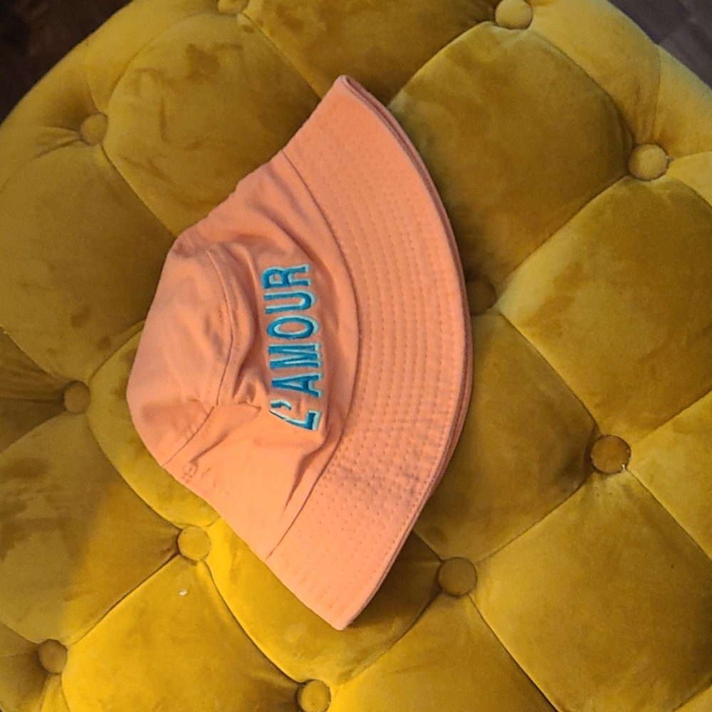 Bucket hat